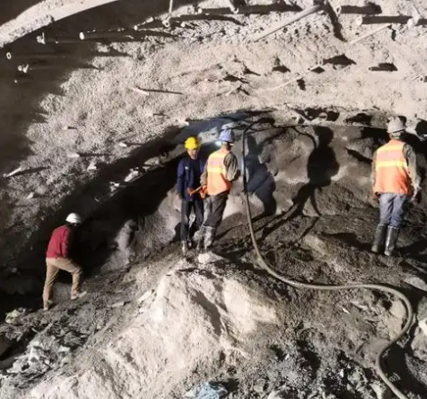 琼中隧道拱顶带模注浆料，微膨胀注浆料的特点及施工工艺